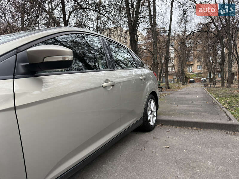 Седан Ford Focus 2015 в Киеве фото 3 Седан Ford Focus 2015 в Киеве
