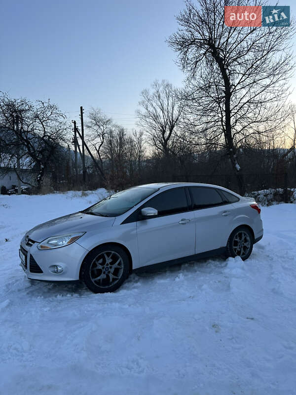 Седан Ford Focus 2014 в Микуличине