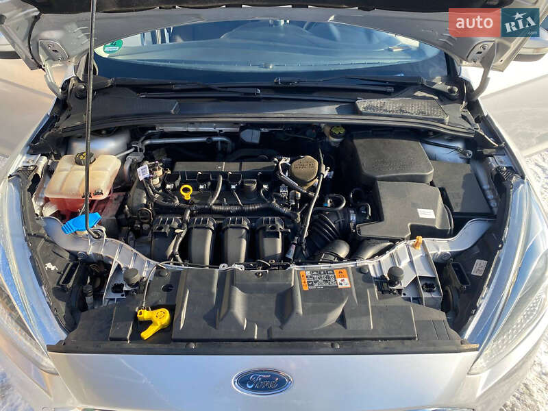 Седан Ford Focus 2015 в Ромнах
