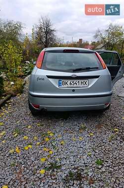 Хэтчбек Ford Focus 2003 в Корце
