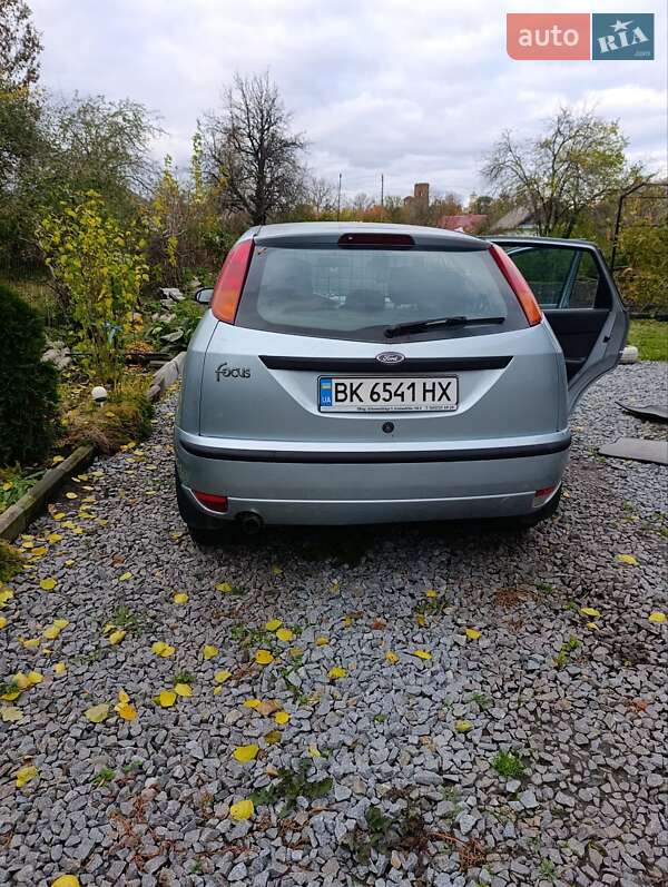 Хэтчбек Ford Focus 2003 в Корце