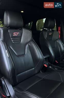 Хетчбек Ford Focus 2015 в Чернігові