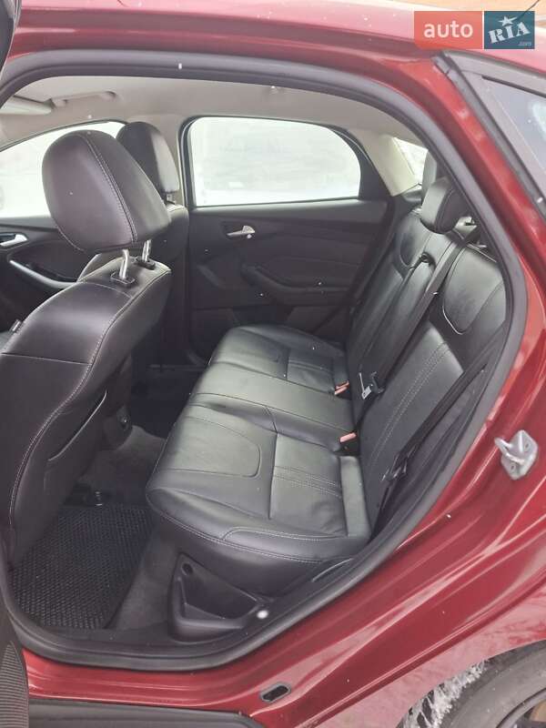 Седан Ford Focus 2013 в Ромнах