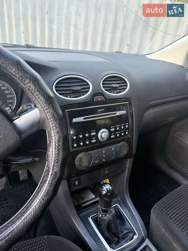 Хэтчбек Ford Focus 2006 в Валках