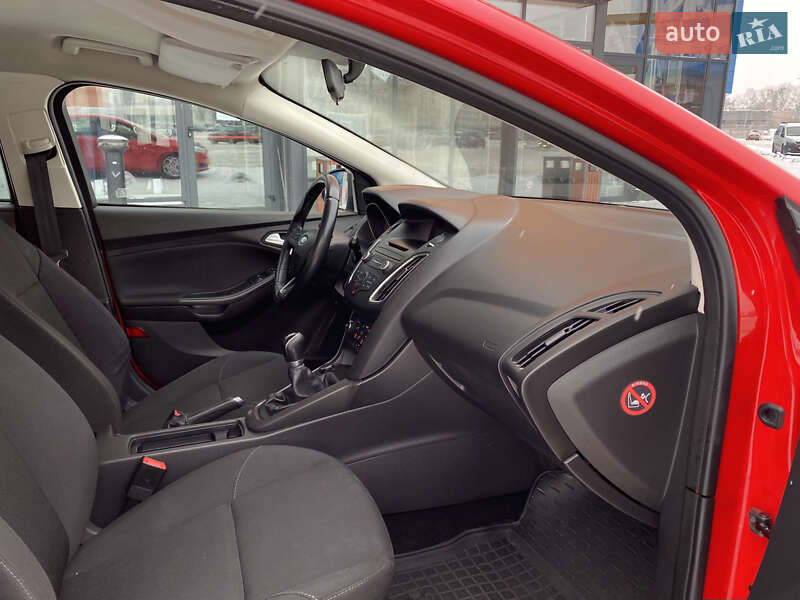 Хэтчбек Ford Focus 2015 в Киеве