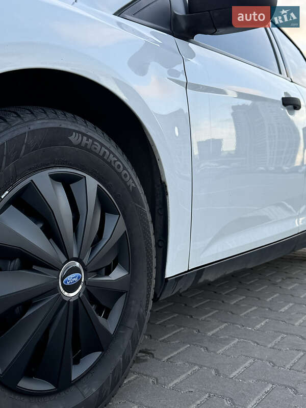 Седан Ford Focus 2015 в Киеве фото 5 Седан Ford Focus 2015 в Киеве