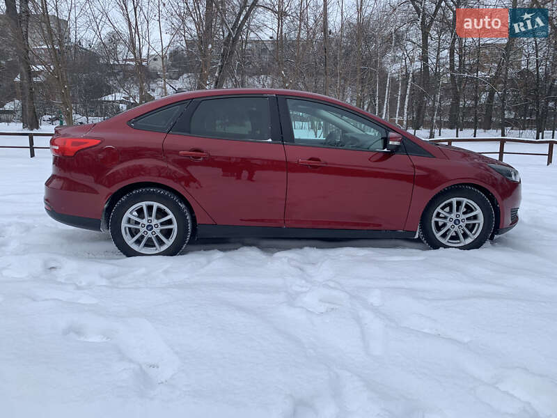 Седан Ford Focus 2015 в Сумах
