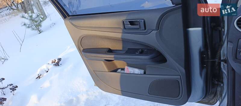 Хэтчбек Ford Focus 2005 в Харькове