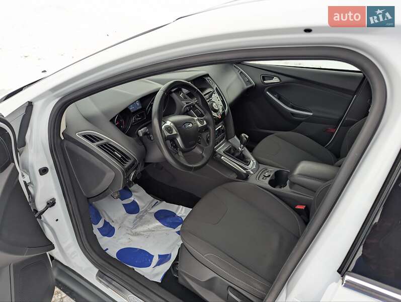 Хетчбек Ford Focus 2011 в Радивиліві фото 16 Хетчбек Ford Focus 2011 в Радивиліві