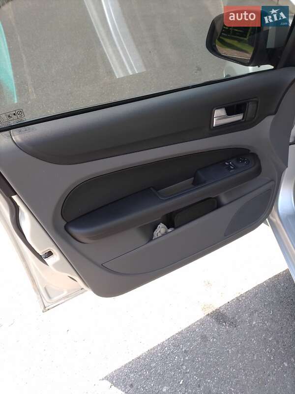 Хетчбек Ford Focus 2008 в Дніпрі