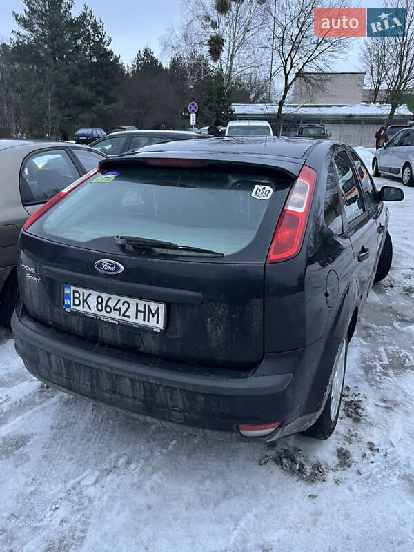 Хэтчбек Ford Focus 2005 в Владимирце