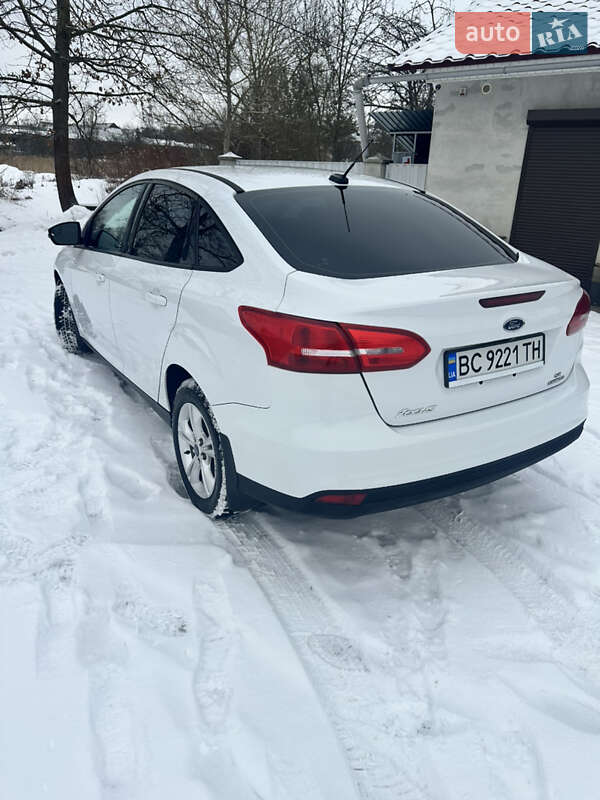 Седан Ford Focus 2015 в Калуші