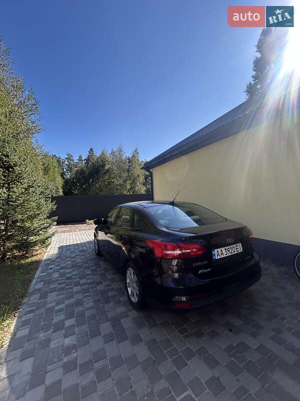 Седан Ford Focus 2015 в Киеве фото 3 Седан Ford Focus 2015 в Киеве