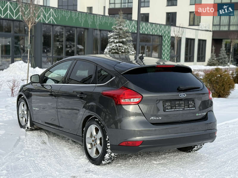 Хэтчбек Ford Focus 2017 в Городке