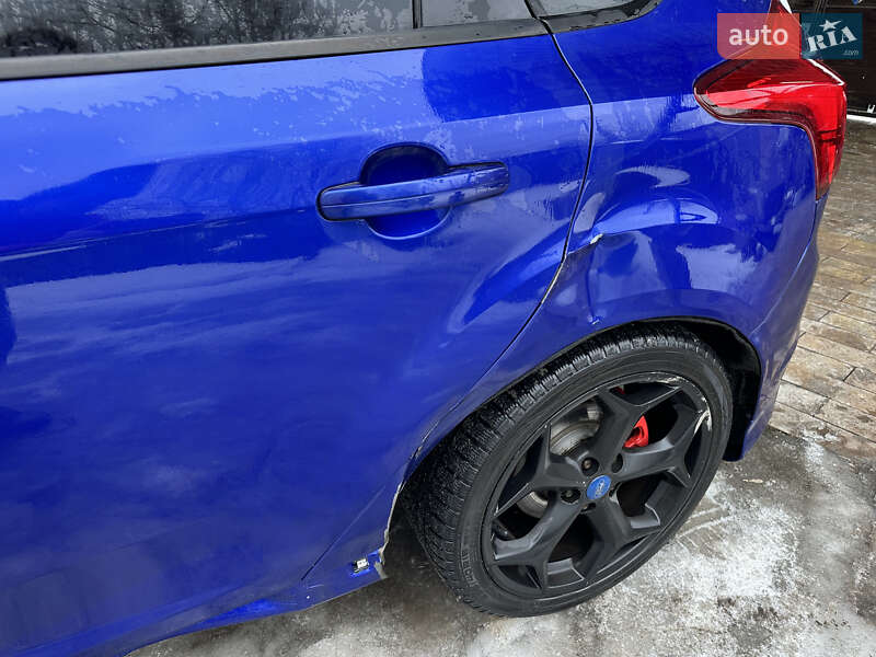 Хэтчбек Ford Focus 2013 в Киеве