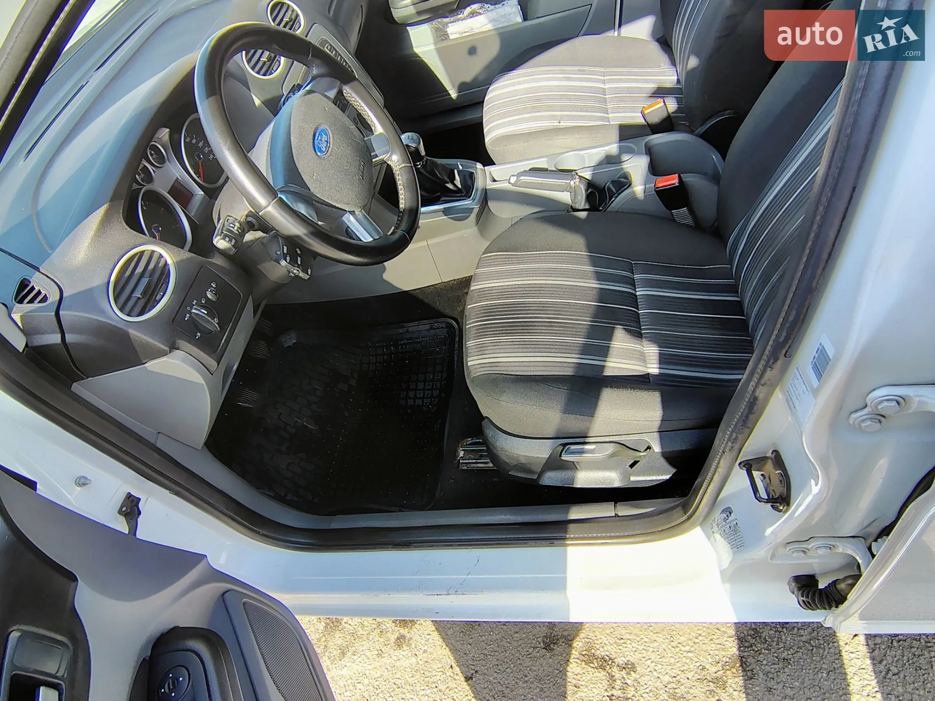 2010 Ford Focus - мініатюра 18