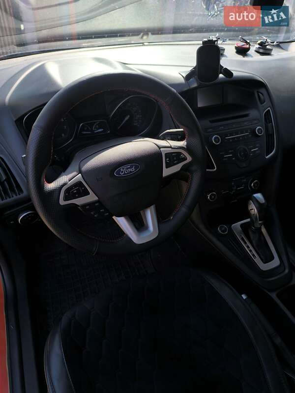 Седан Ford Focus 2015 в Подільську