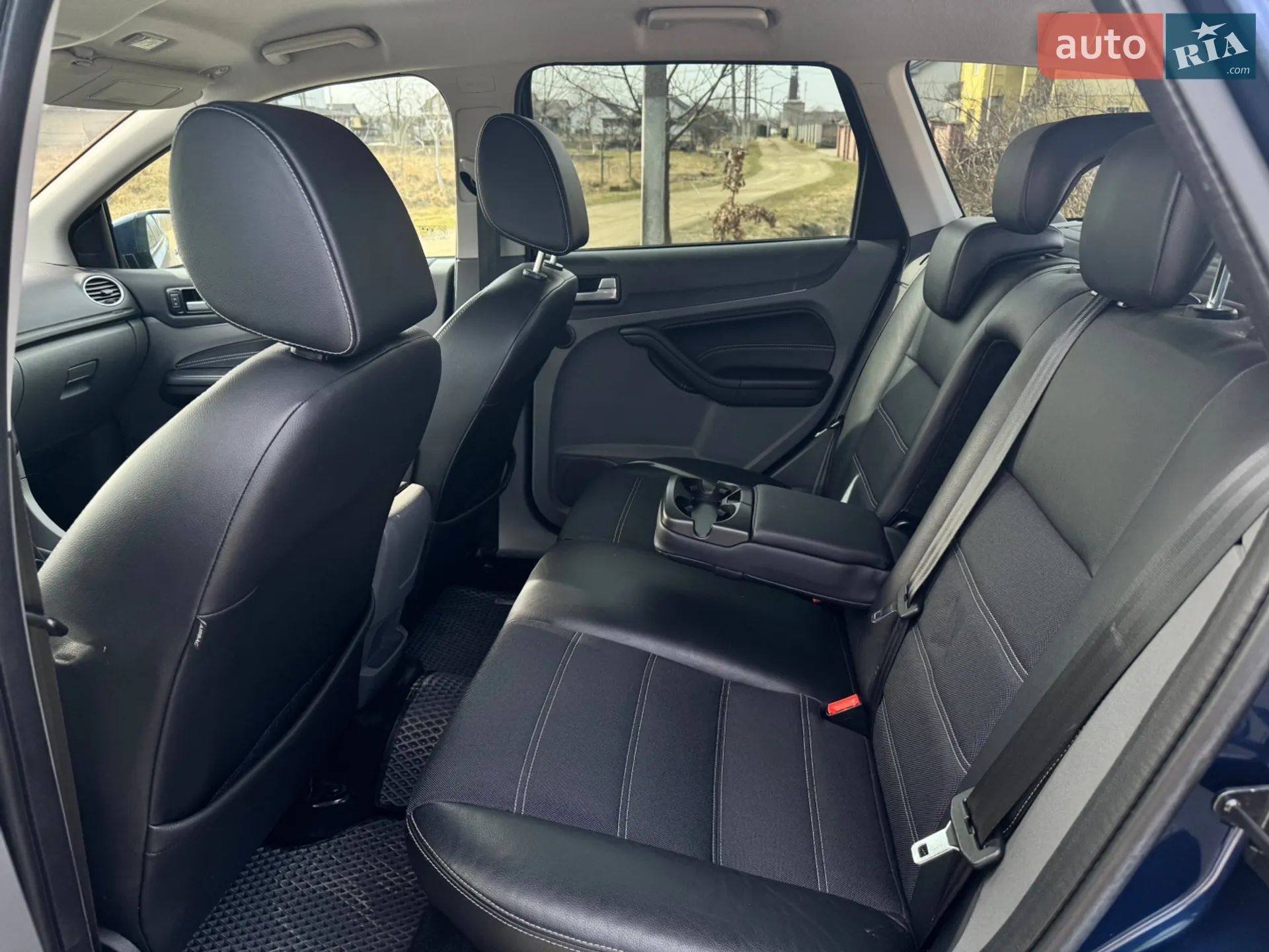2010 Ford Focus - мініатюра 17