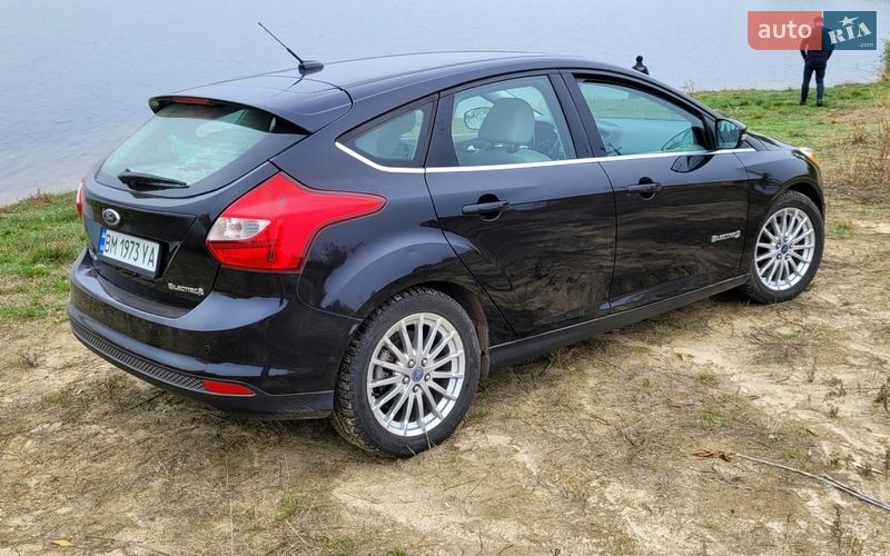 Хэтчбек Ford Focus 2013 в Сумах