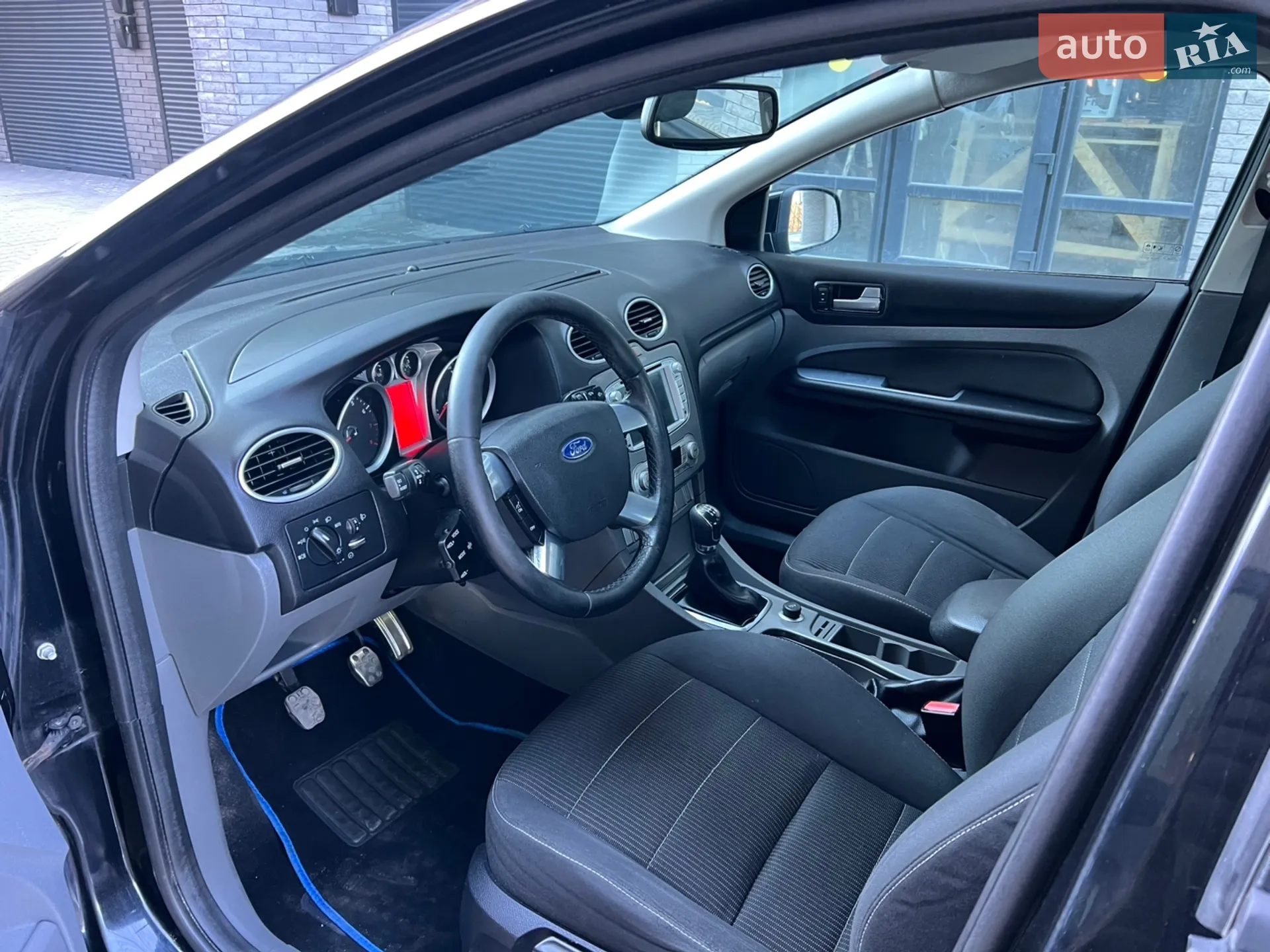 2010 Ford Focus - мініатюра 2