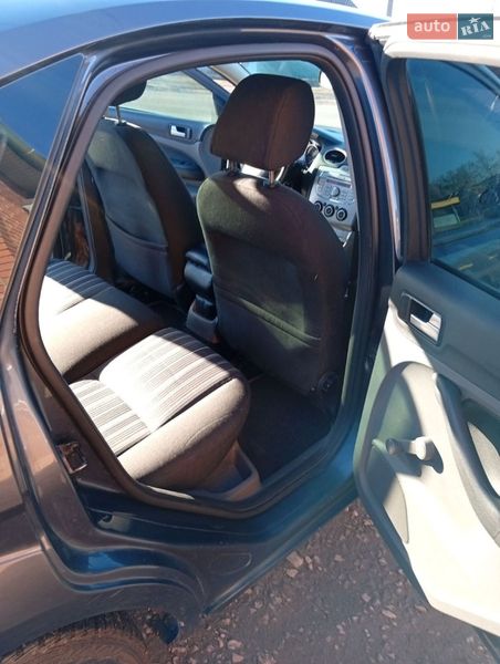 Хэтчбек Ford Focus 2008 в Ромнах