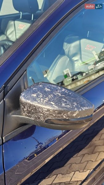 Хэтчбек Ford Focus 2015 в Черновцах