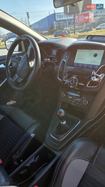 Хэтчбек Ford Focus 2015 в Черновцах