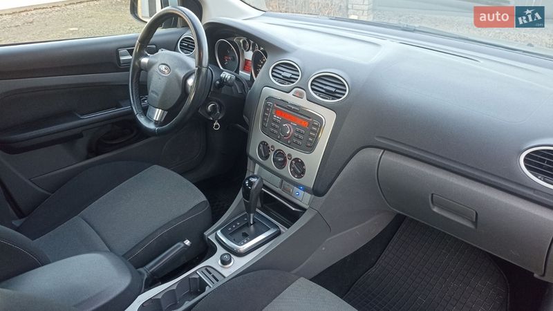 Хэтчбек Ford Focus 2010 в Каменке