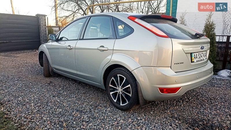 Хэтчбек Ford Focus 2010 в Каменке