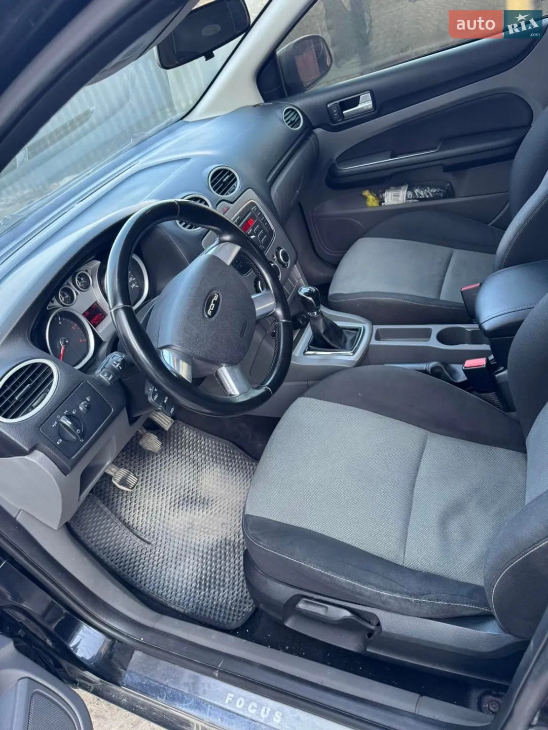 2010 Ford Focus - мініатюра 16