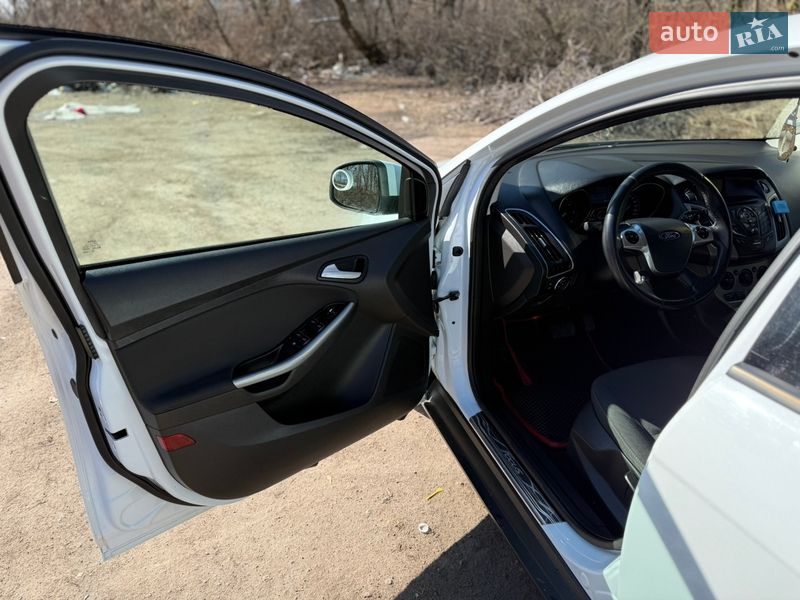 Хетчбек Ford Focus 2014 в Житомирі
