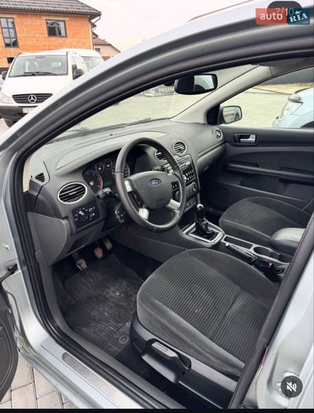Хэтчбек Ford Focus 2005 в Вашковцах
