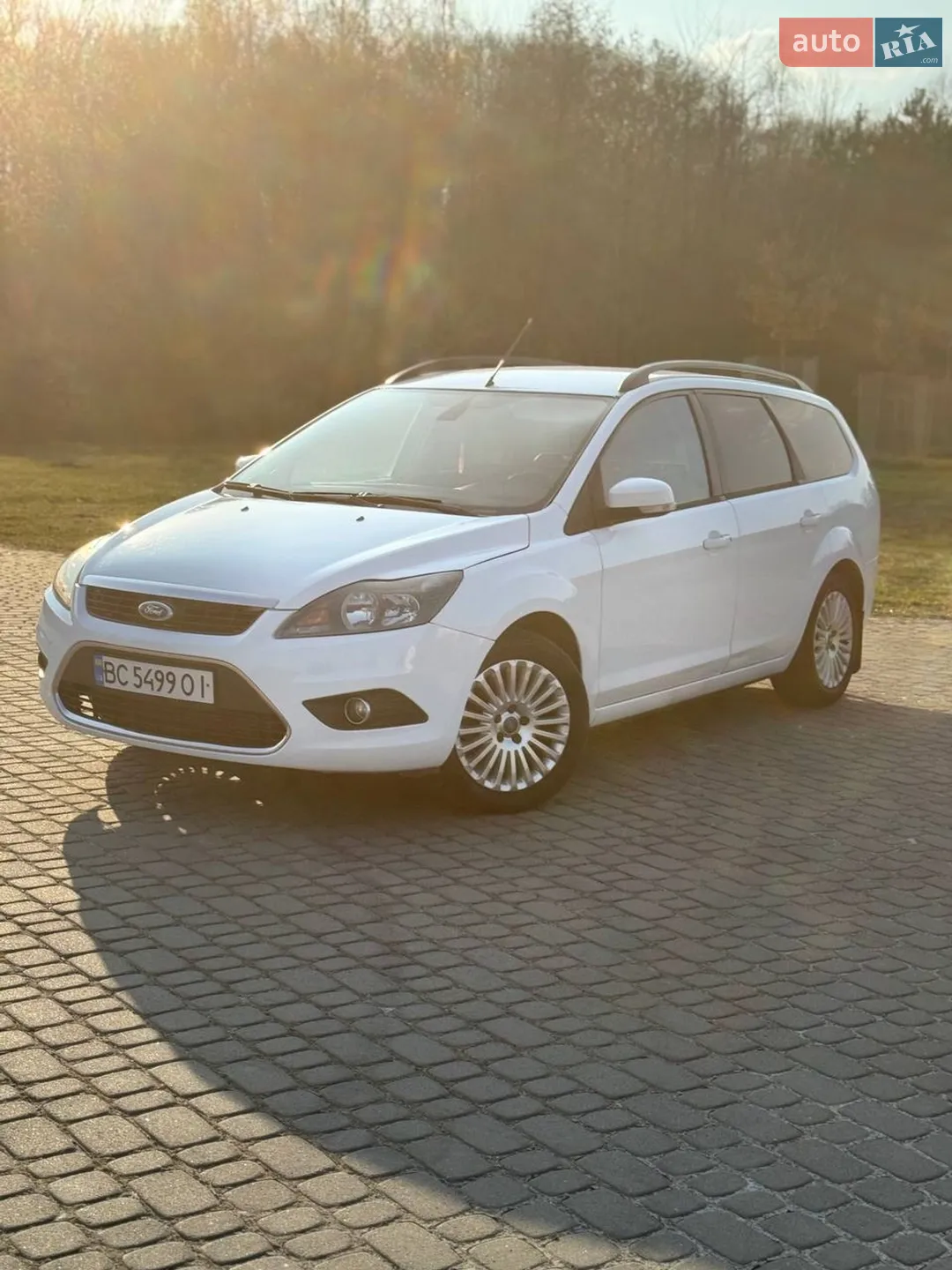 2010 Ford Focus - мініатюра 2