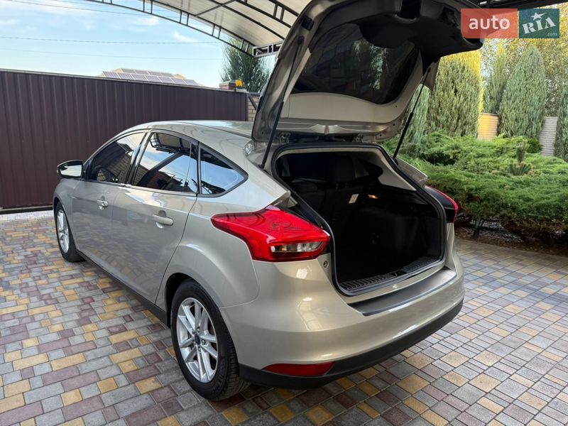 Хетчбек Ford Focus 2015 в Дніпрі