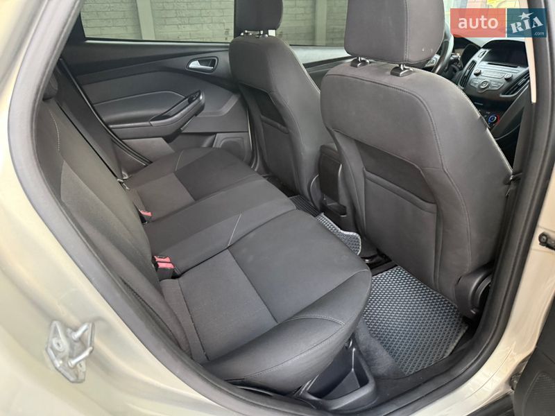 Хетчбек Ford Focus 2015 в Дніпрі