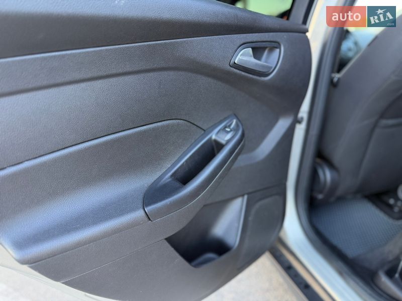 Хетчбек Ford Focus 2015 в Дніпрі