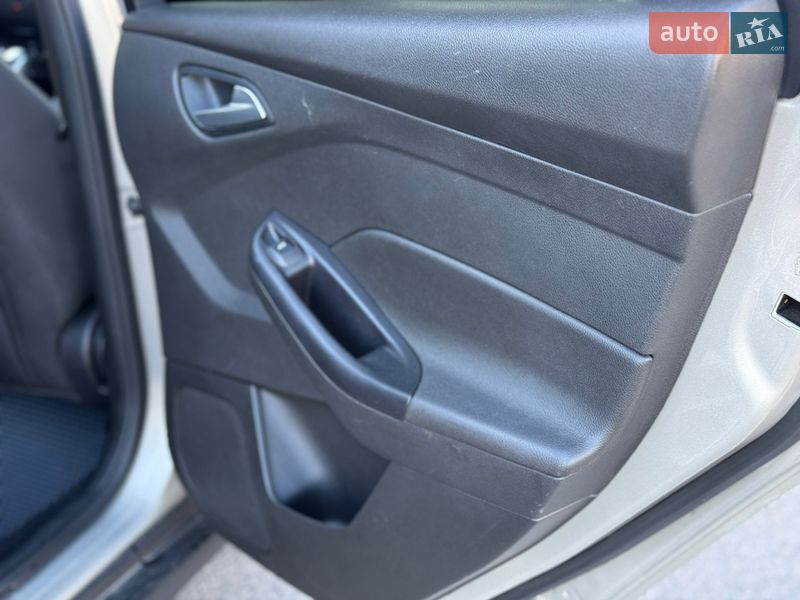 Хетчбек Ford Focus 2015 в Дніпрі
