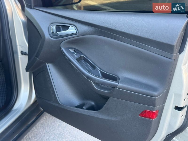 Хетчбек Ford Focus 2015 в Дніпрі