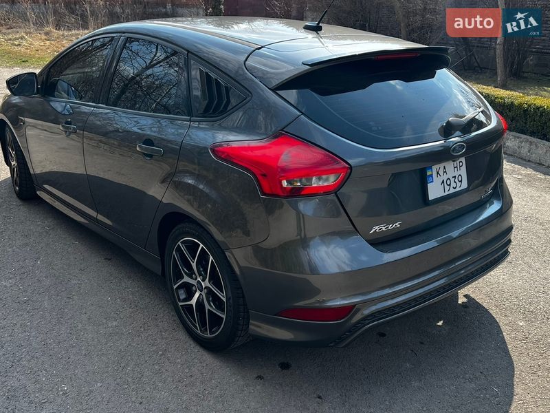 Хэтчбек Ford Focus 2015 в Ровно