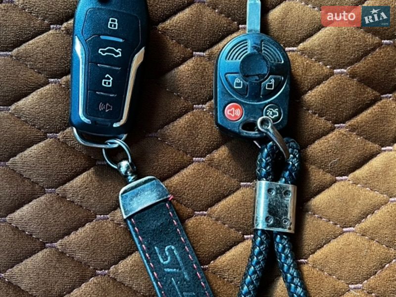Хэтчбек Ford Focus 2015 в Ровно