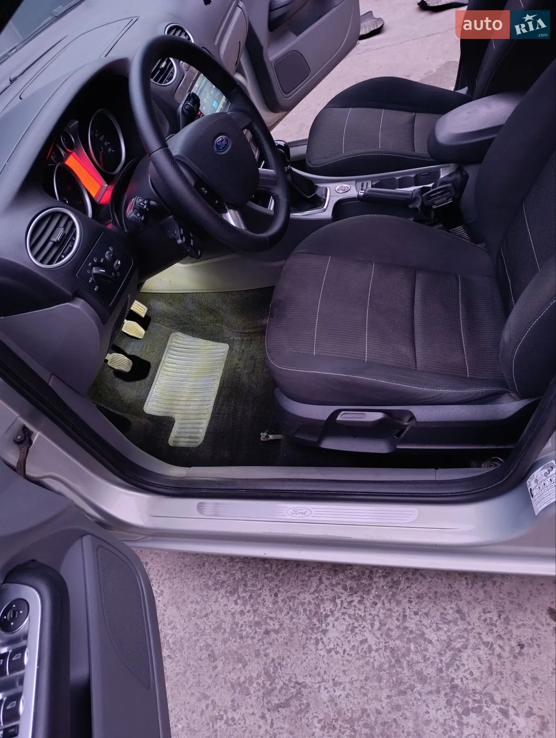 2010 Ford Focus - мініатюра 10