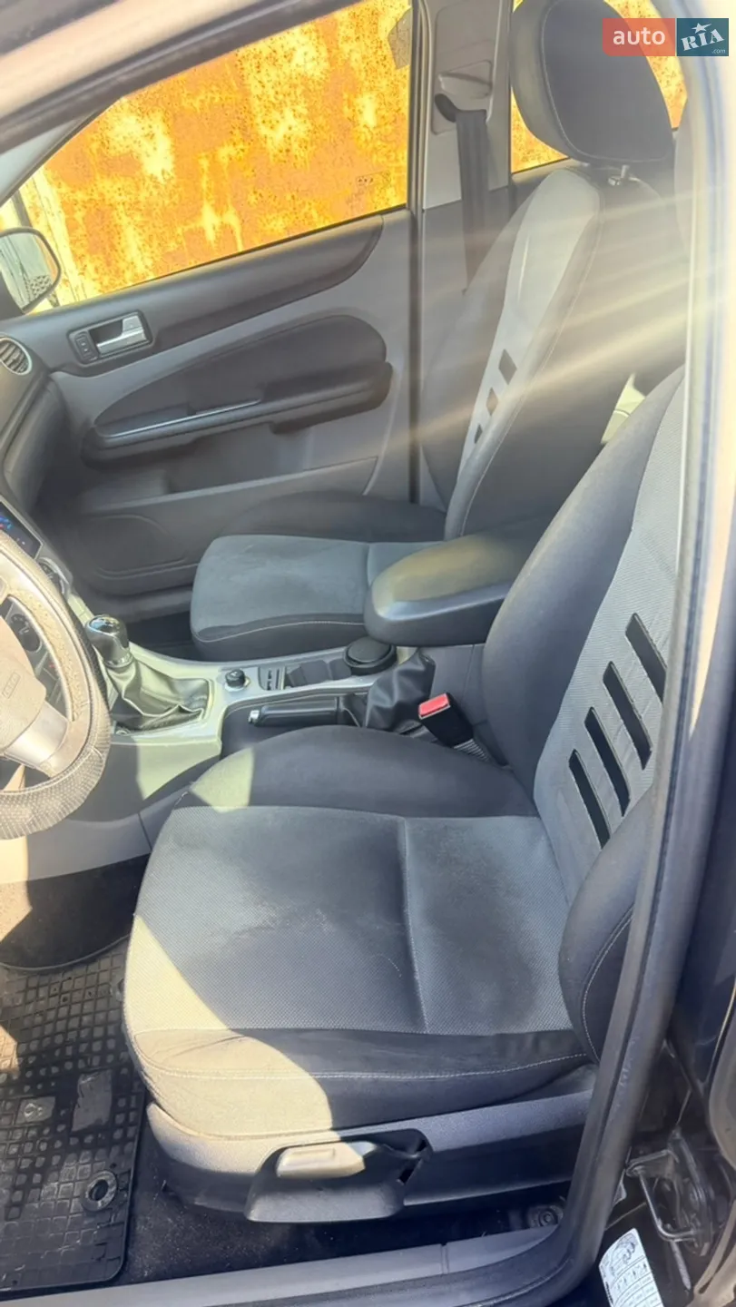 2010 Ford Focus - мініатюра 9
