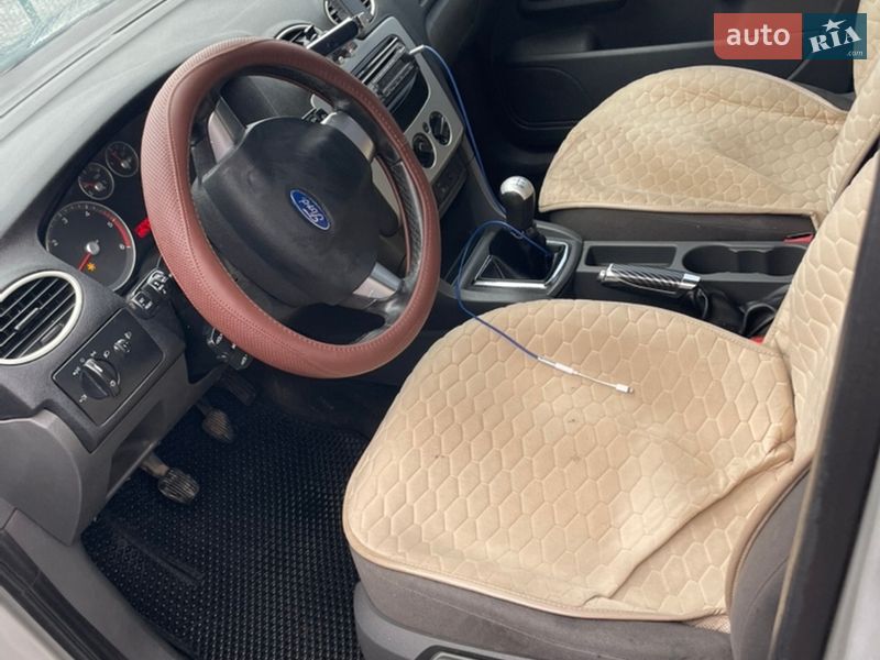 Хэтчбек Ford Focus 2007 в Помошной