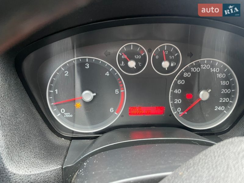 Хэтчбек Ford Focus 2007 в Новоукраинке