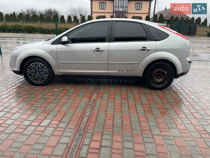 Хэтчбек Ford Focus 2007 в Помошной