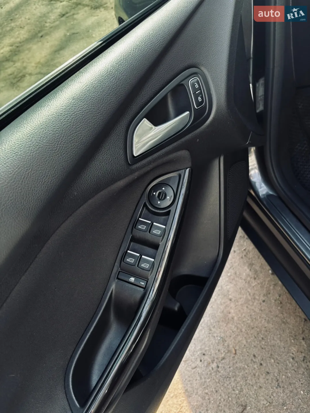 2017 Ford Focus - мініатюра 16