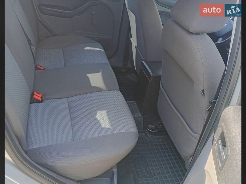 Хэтчбек Ford Focus 2006 в Каневе