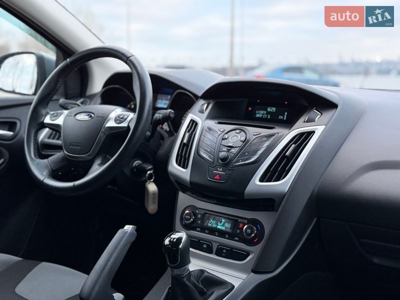 Хэтчбек Ford Focus 2014 в Киеве