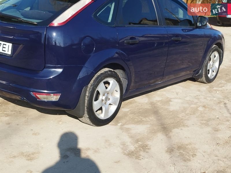 Хэтчбек Ford Focus 2010 в Почаеве