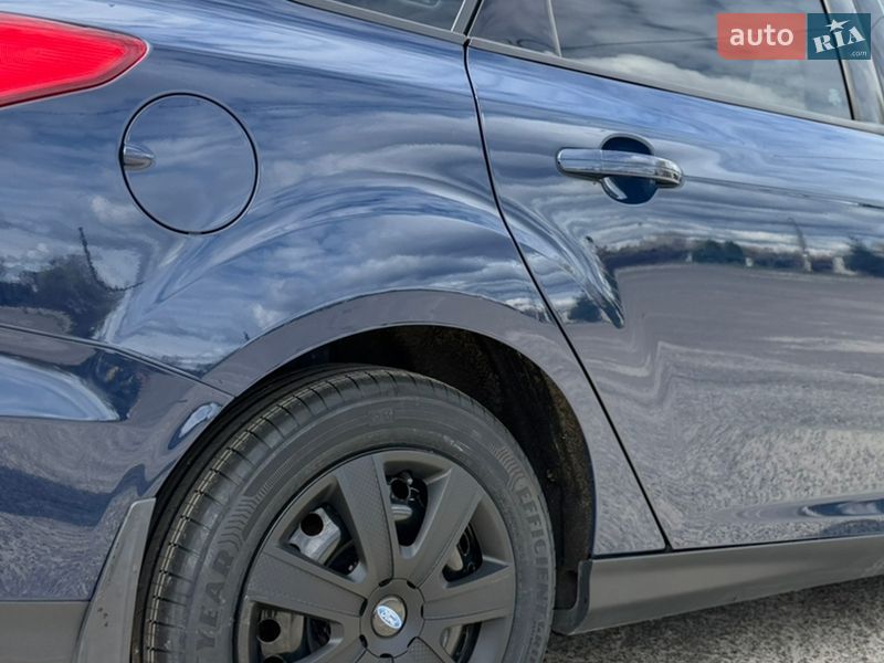 Седан Ford Focus 2016 в Вишневому